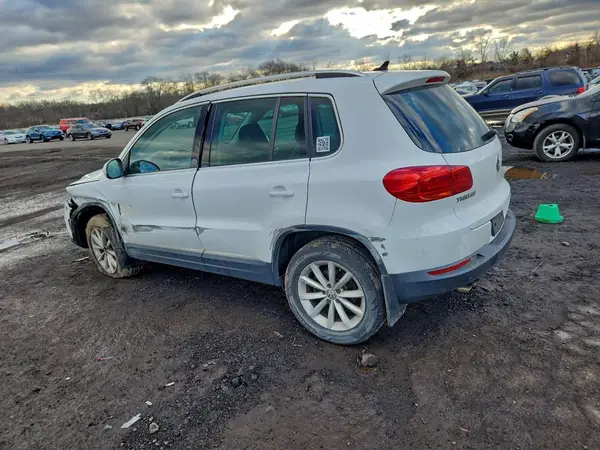 WVGSV7AX7HK010115 2017 VOLKSWAGEN TIGUAN - Image 2