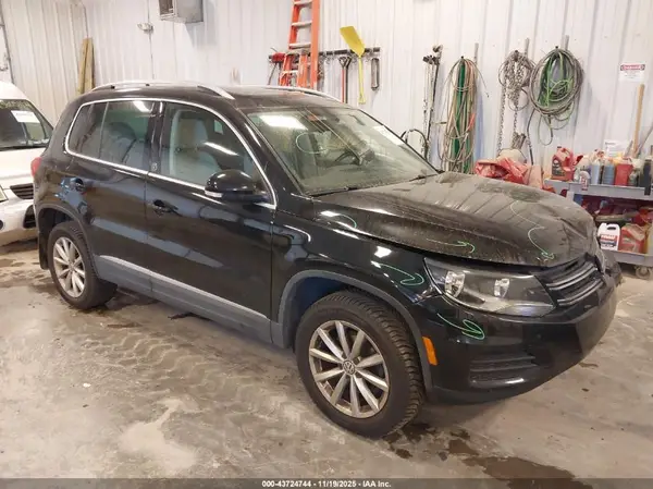 WVGSV7AX8HK002475 2017 VOLKSWAGEN TIGUAN - Image 1