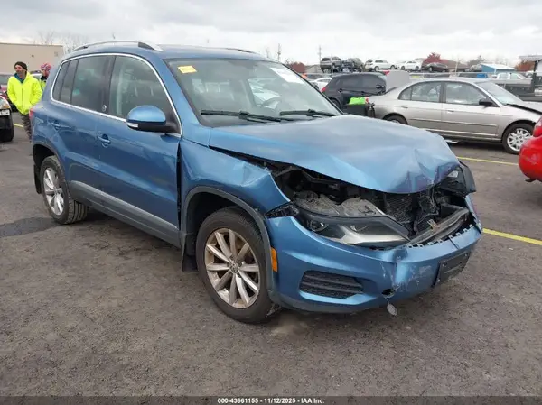 WVGSV7AX8HK005635 2017 VOLKSWAGEN TIGUAN - Image 1
