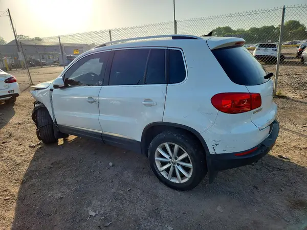 WVGSV7AX8HK005862 2017 VOLKSWAGEN TIGUAN - Image 2