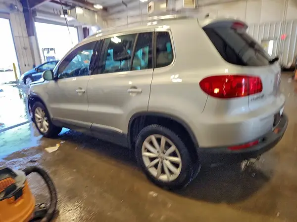 WVGSV7AX8HK017476 2017 VOLKSWAGEN TIGUAN - Image 2