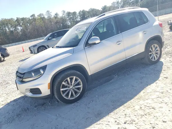 WVGSV7AX8HK020698 2017 VOLKSWAGEN TIGUAN - Image 1