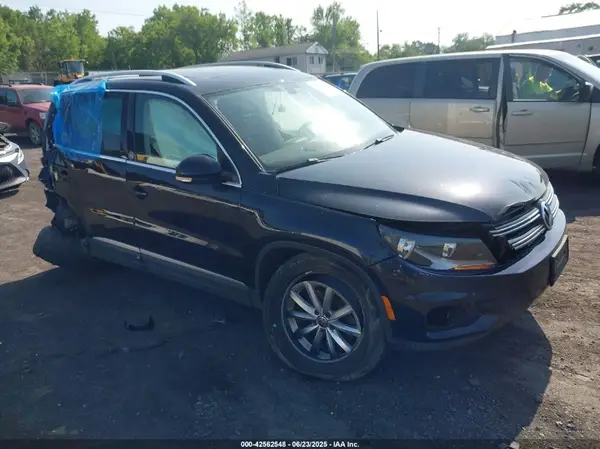 WVGSV7AX8HK028638 2017 VOLKSWAGEN TIGUAN - Image 1