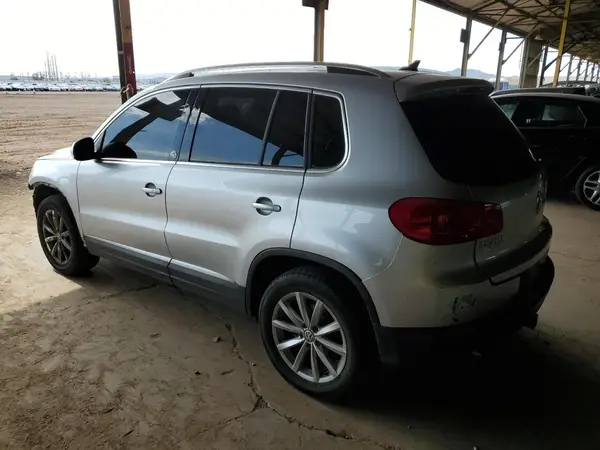 WVGSV7AX9HK002727 2017 VOLKSWAGEN TIGUAN - Image 2