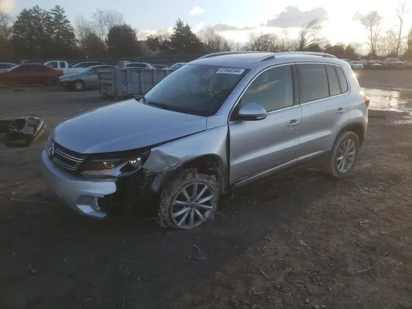 WVGSV7AX9HK022380 2017 VOLKSWAGEN TIGUAN - Image 1