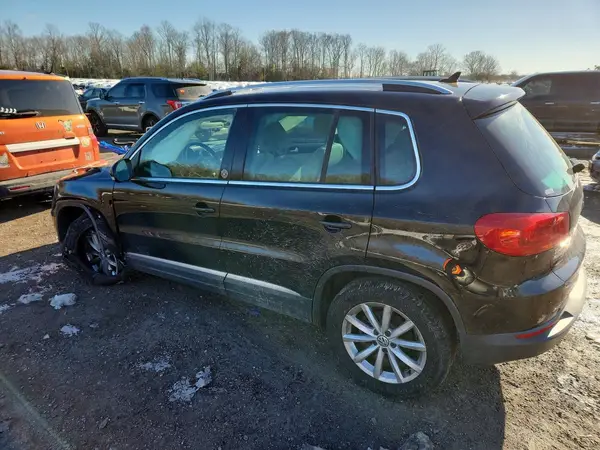 WVGSV7AX9HK030463 2017 VOLKSWAGEN TIGUAN - Image 2