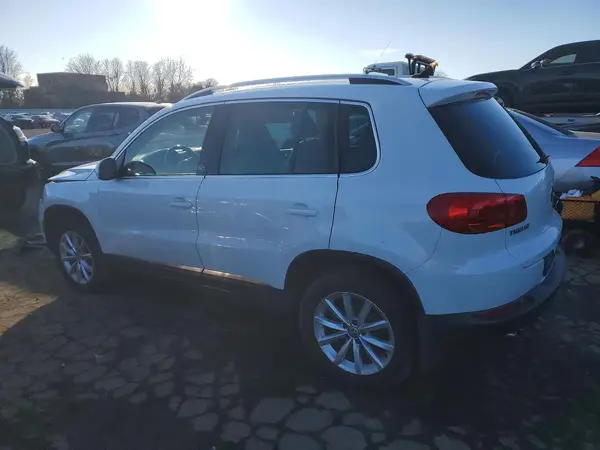 WVGSV7AX9HW500225 2017 VOLKSWAGEN TIGUAN - Image 2