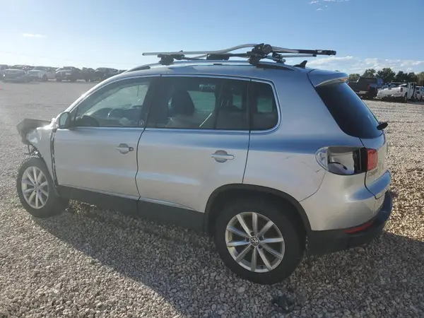 WVGSV7AXXHK020332 2017 VOLKSWAGEN TIGUAN - Image 2