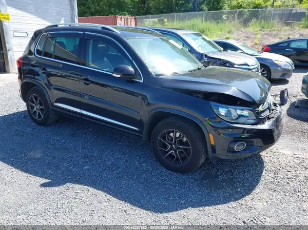 WVGTV7AX5HK004947 2017 VOLKSWAGEN TIGUAN - Image 1