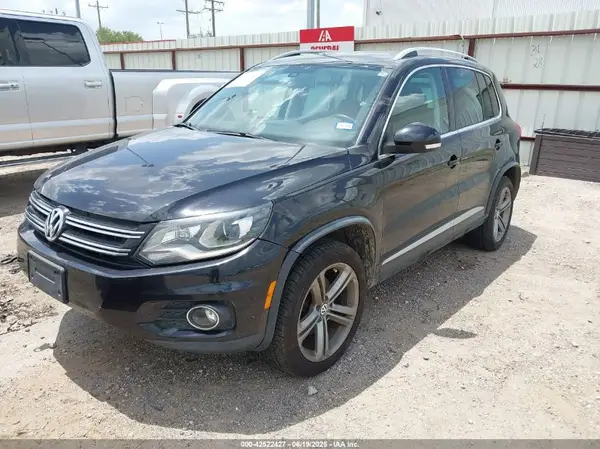 WVGTV7AX8HK006885 2017 VOLKSWAGEN TIGUAN - Image 2