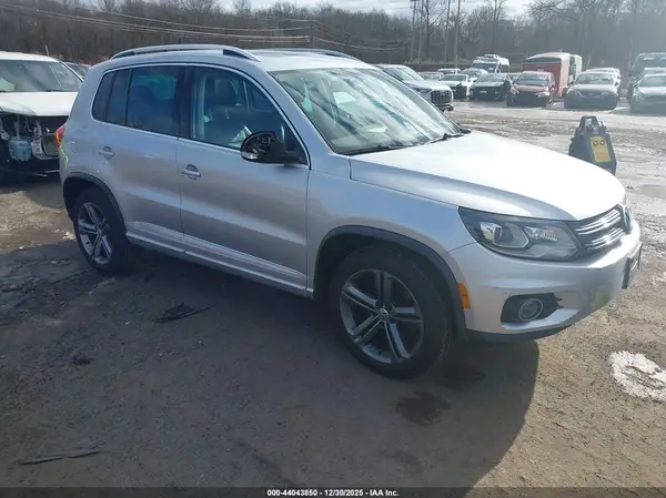 WVGTV7AX9HK027549 2017 VOLKSWAGEN TIGUAN - Image 1