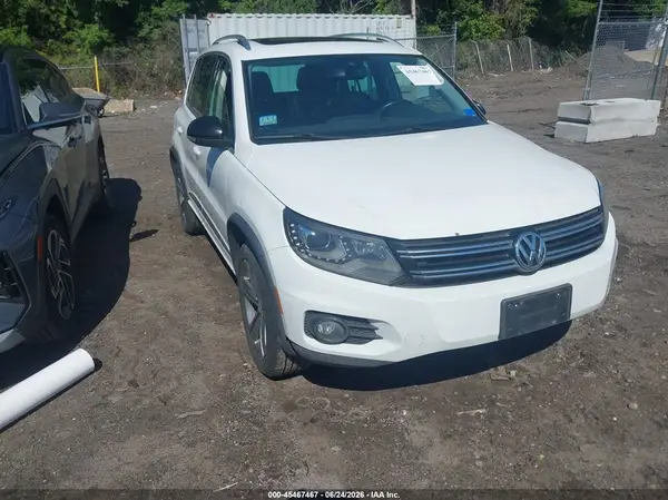 WVGUV7AX0HK015794 2017 VOLKSWAGEN TIGUAN - Image 1
