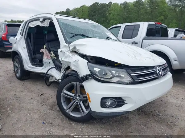 WVGUV7AX3HK029964 2017 VOLKSWAGEN TIGUAN - Image 1
