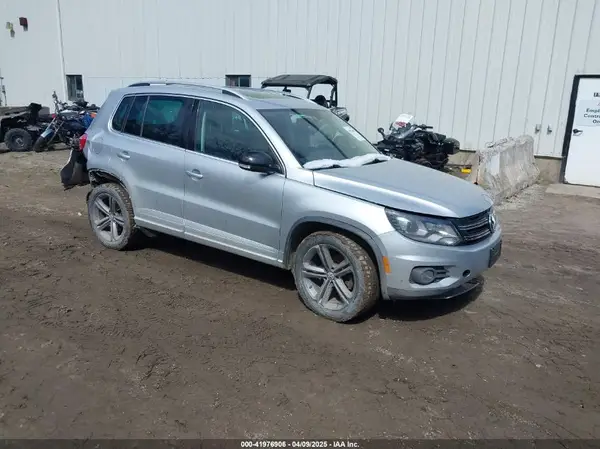 WVGUV7AX4HK017127 2017 VOLKSWAGEN TIGUAN - Image 1