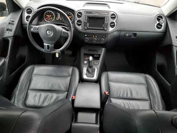 WVGUV7AX7HK010043 2017 VOLKSWAGEN TIGUAN - Image 8