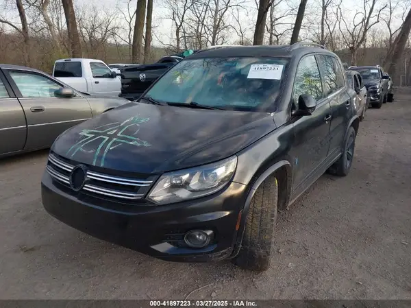 WVGUV7AX7HK020247 2017 VOLKSWAGEN TIGUAN - Image 2