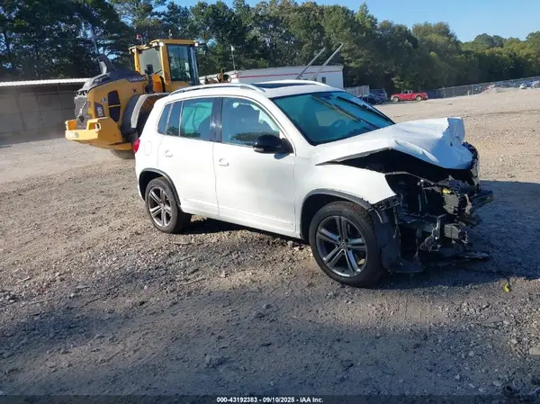 WVGUV7AX7HK027182 2017 VOLKSWAGEN TIGUAN - Image 1