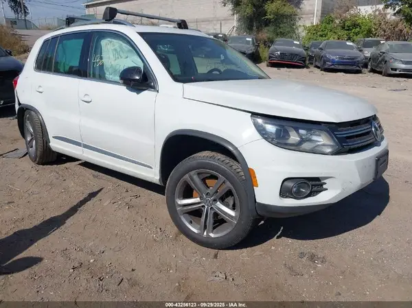 WVGUV7AX8HK021567 2017 VOLKSWAGEN TIGUAN - Image 1