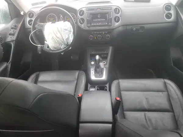 WVGUV7AXXHK024065 2017 VOLKSWAGEN TIGUAN - Image 8