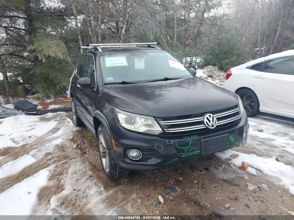 WVGUV7AXXHW503921 2017 VOLKSWAGEN TIGUAN - Image 1