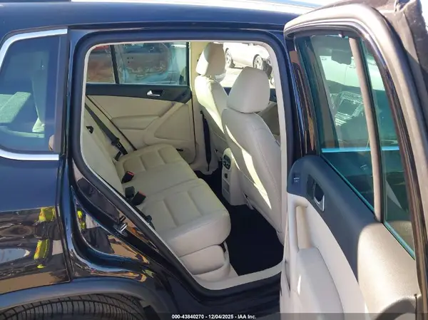 WVGVV7AX7HK031401 2017 VOLKSWAGEN TIGUAN - Image 8