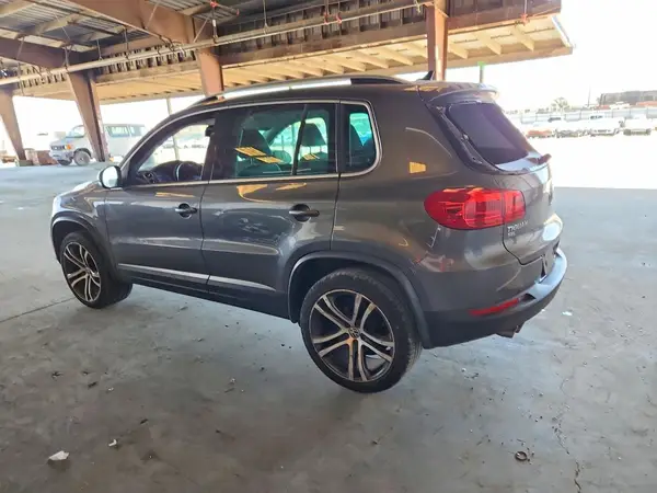 WVGVV7AX7HK031446 2017 VOLKSWAGEN TIGUAN - Image 2