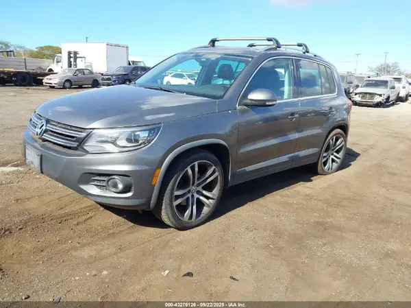 WVGVV7AX9HK038527 2017 VOLKSWAGEN TIGUAN - Image 2