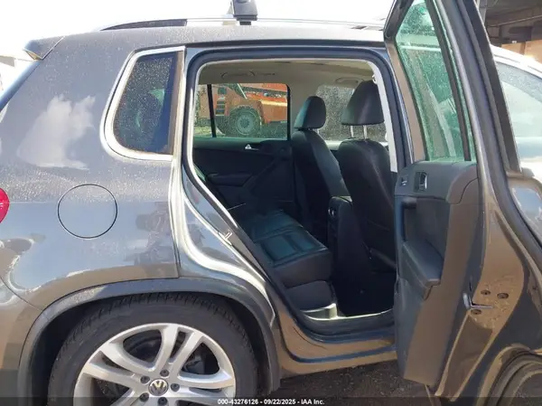 WVGVV7AX9HK038527 2017 VOLKSWAGEN TIGUAN - Image 8