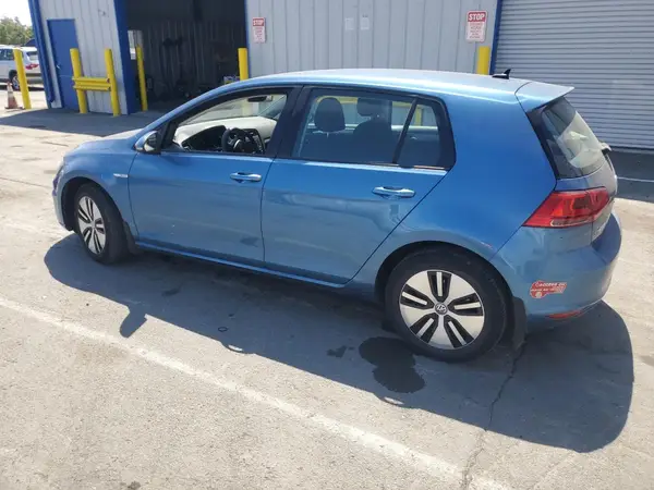 WVWKP7AU1GW915963 2016 VOLKSWAGEN GOLF - Image 2