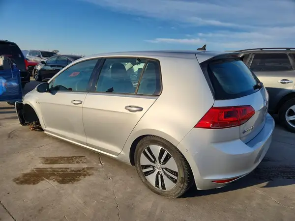 WVWKP7AU4GW913916 2016 VOLKSWAGEN GOLF - Image 2