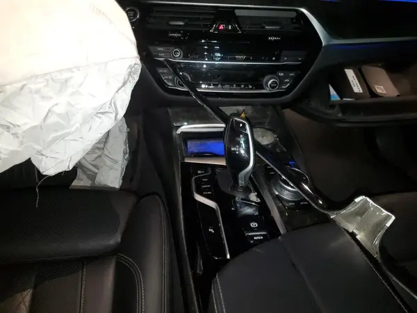 X05322 2021 BMW 5ER - Image 8