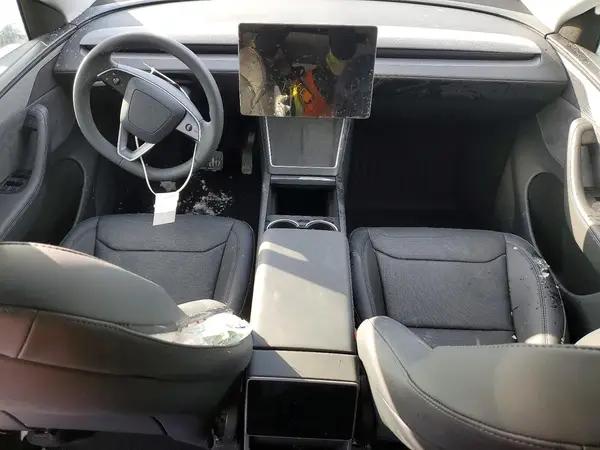 XP7YGDEE1TB709745 2026 TESLA MODEL Y - Image 8