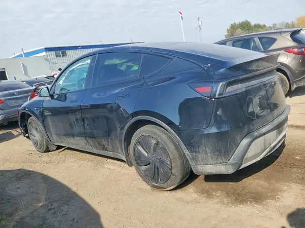 XP7YGDEE6TB713404 2026 TESLA MODEL Y - Image 2