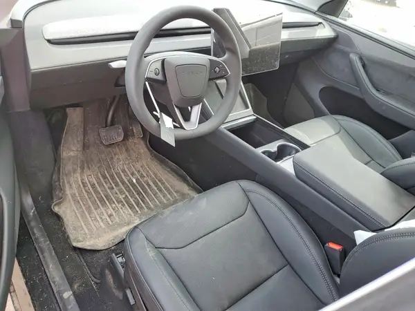 XP7YGDEEXTB774125 2026 TESLA MODEL Y - Image 8