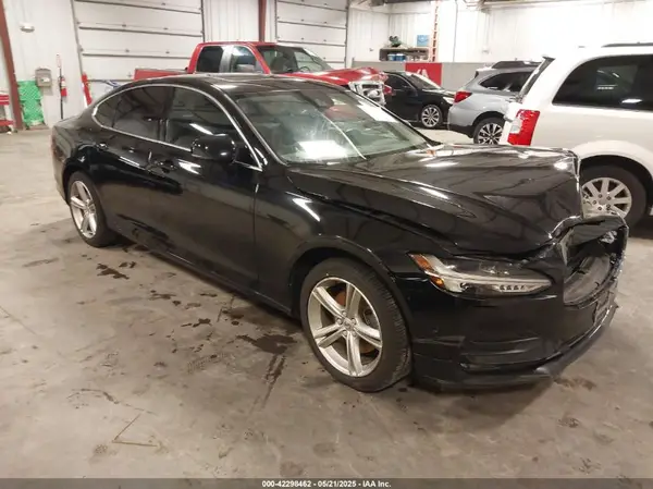 YV1102AK2H1008973 2017 VOLVO S90 - Image 1
