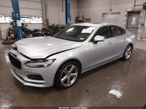 YV1102AK4H1006867 2017 VOLVO S90 - Image 2