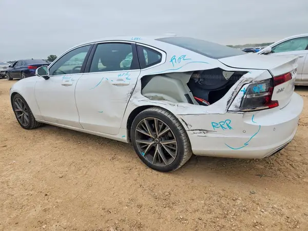 YV1102AK4H1010983 2017 VOLVO S90 - Image 2