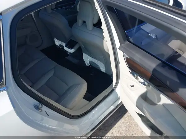 YV1102AK5H1006652 2017 VOLVO S90 - Image 8