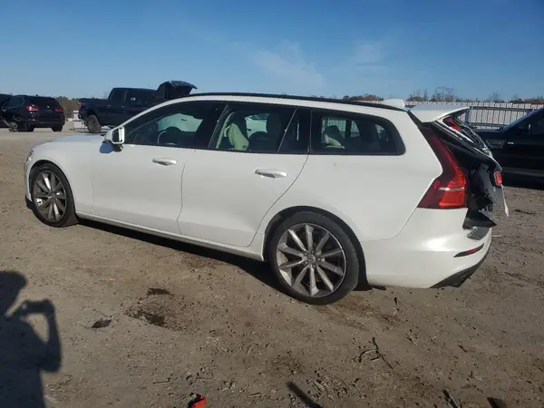 YV1102EK0L2376887 2020 VOLVO V60 - Image 2