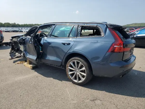 YV1102EK1M2428481 2021 VOLVO V60 - Image 2