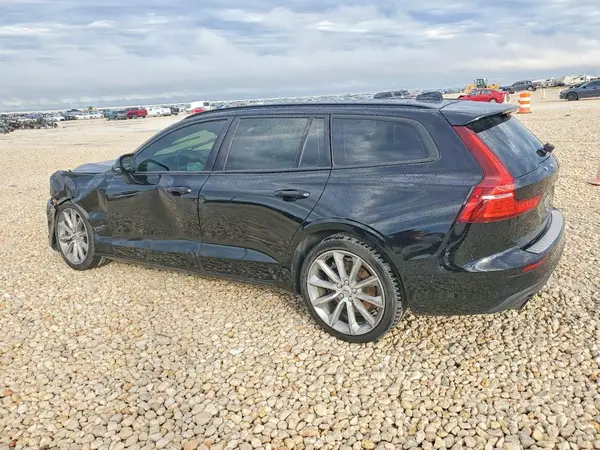 YV1102EK2M2430224 2021 VOLVO V60 - Image 2