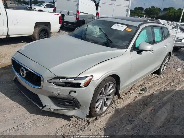 YV1102EK5L2347689 2020 VOLVO V60 - Image 2