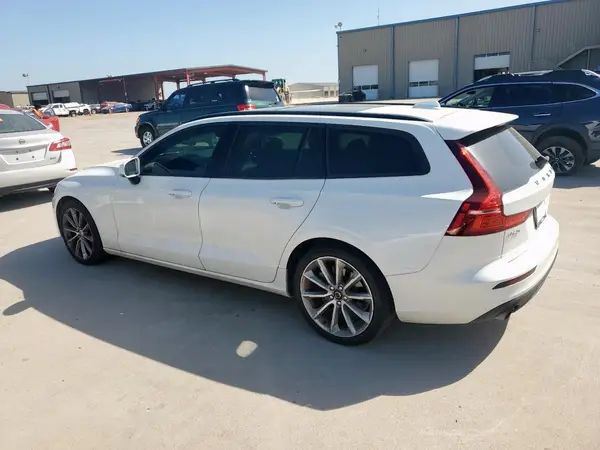 YV1102EK5L2376271 2020 VOLVO V60 - Image 2