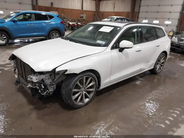 YV1102EK7L2394867 2020 VOLVO V60 - Image 2