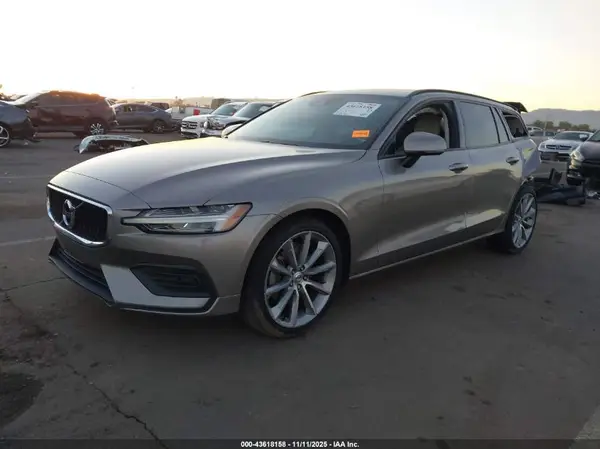YV1102EK8L2376930 2020 VOLVO V60 - Image 2
