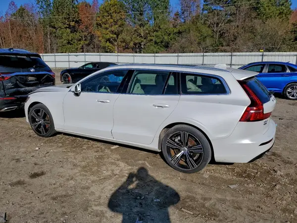 YV1102EL4L2354576 2020 VOLVO V60 - Image 2