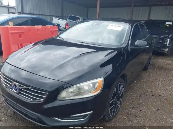 YV126MFK5G1392947 2016 VOLVO S60 - Image 2