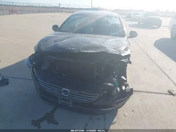2016 VOLVO S60 auction photo 6