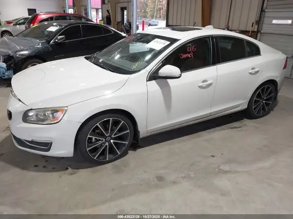 YV126MFKXG2410403 2016 VOLVO S60 - Image 2