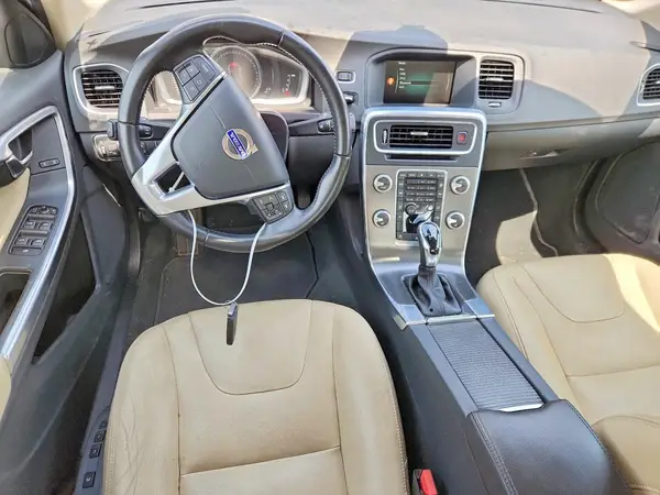 YV126MFKXG2410806 2016 VOLVO S60 - Image 8